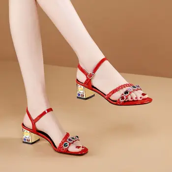 2022 г. Нови летни дамски сандали на средно гъст обувки с кристали и тока в една дума, модни универсална обувки, сандали с отворени пръсти