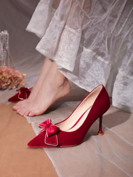 Китайските сватбени обувки, дамски Нови сватбени обувки 2021 г., обувки за булката на висок ток с лък, велурени обувки на тънък ток за печене