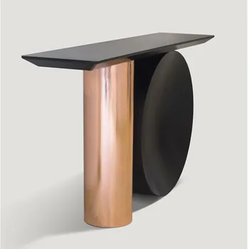 На масата в коридора модерен минималистичен метална маса на верандата творчески светъл луксозен масата, за декорация на стените на коридора вила дизайнерски калъф